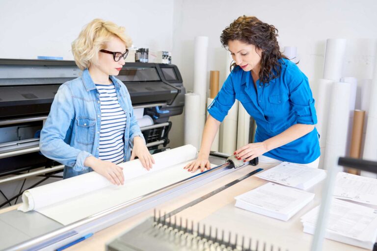 women-cutting-paper-in-printing-shop-DGH9QFZ.jpg